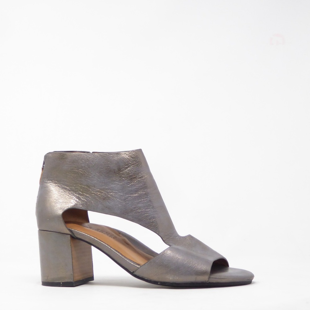 Gentle Souls Women Charlene Sandals Pewter Metallic Leather Block Heel Size 10